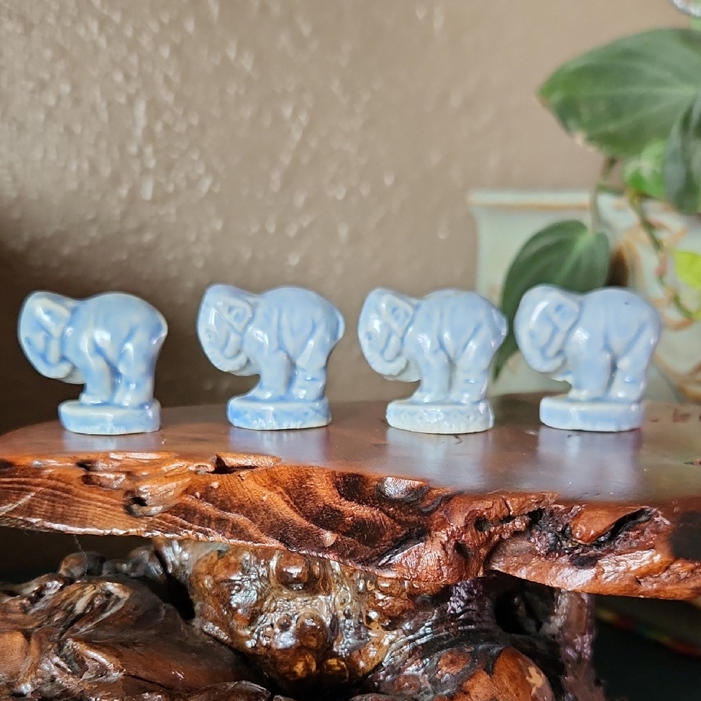 Red Rose Tea Wades (1) Collectable Blue Ceramic Elephant Figurine *READ*